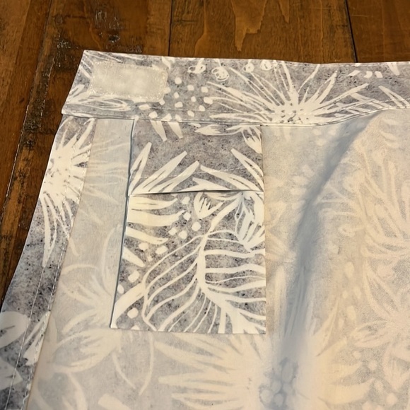 Ripskirt hawaii, beautiful gray and white floral pattern. blue - Picture 4 of 6